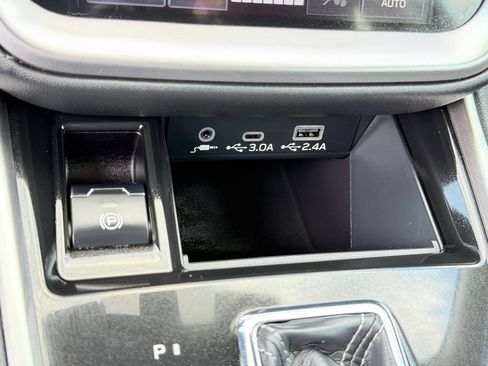 Used 2024 Subaru Outback Premium AWD/4WD image 24