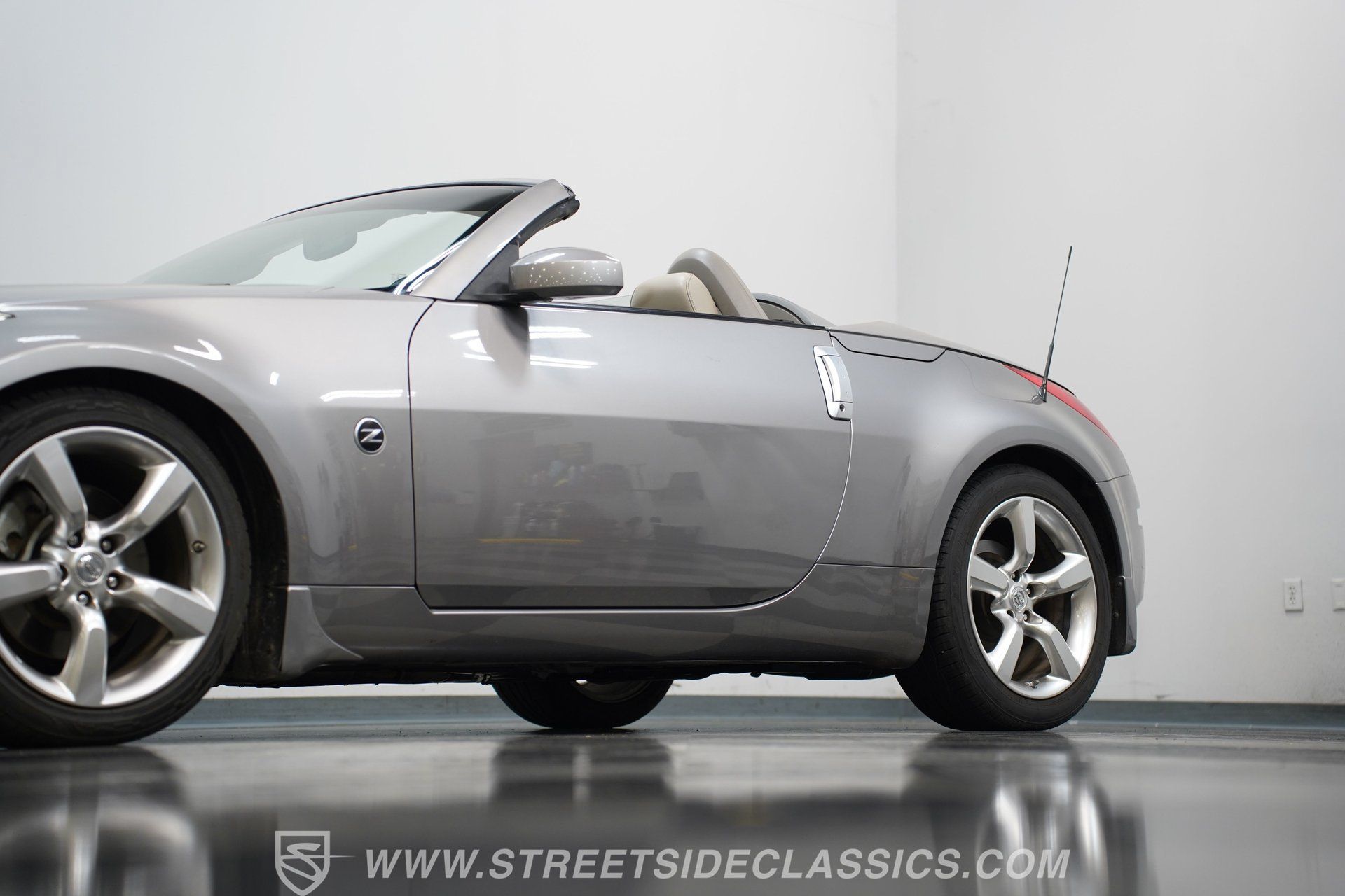 Used 2007 Nissan 350Z Touring RWD image 22