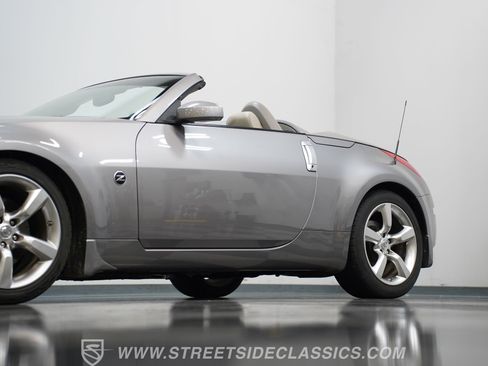 Used 2007 Nissan 350Z Touring RWD image 22