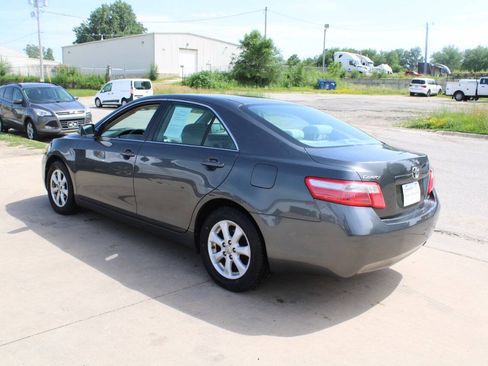 Used 2009 Toyota Camry LE FWD image 6