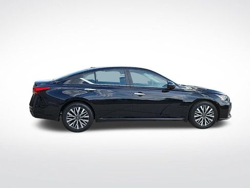 Used 2023 Nissan Altima 2.5 SV FWD image 5