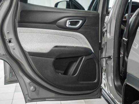 Certified 2023 Jeep Compass Latitude AWD/4WD image 40
