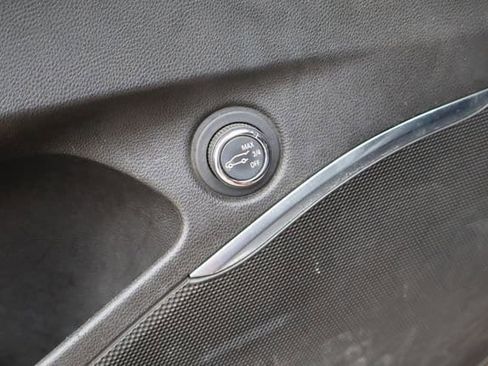 Used 2021 Buick Enclave Essence FWD image 23
