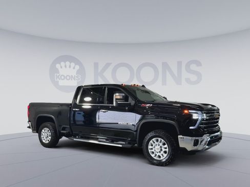 Used 2024 Chevrolet Silverado 2500 LTZ w/ LTZ Convenience Package AWD/4WD image 2