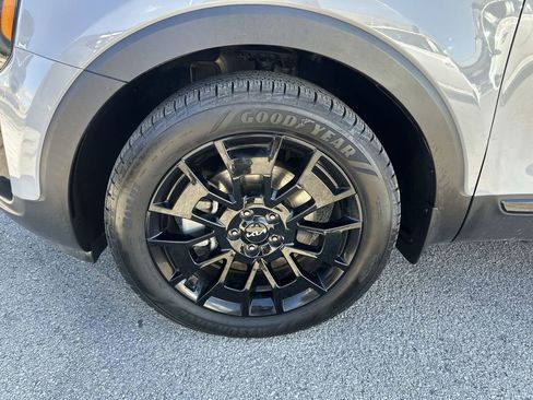 Used 2022 Kia Telluride EX w/ EX Premium Package image 10