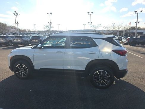 Used 2025 Chevrolet TrailBlazer LT image 4