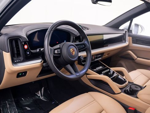 Certified 2024 Porsche Cayenne AWD/4WD image 4