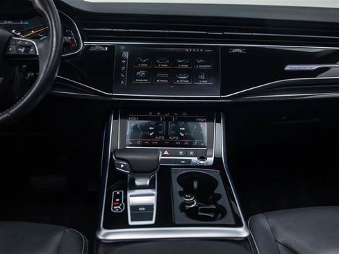 Used 2019 Audi Q8 Premium Plus w/ Premium Plus AWD/4WD image 32