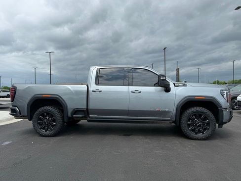 Used 2025 GMC Sierra 2500 AT4 w/ AT4 Premium Plus Package AWD/4WD image 4