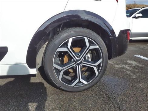 Used 2023 Kia Niro SX Touring image 12