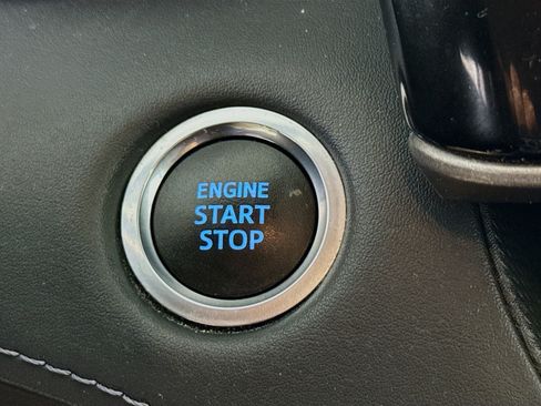 Used 2020 Toyota Highlander LE image 21