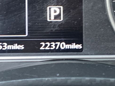 Used 2025 Nissan Versa SV image 9