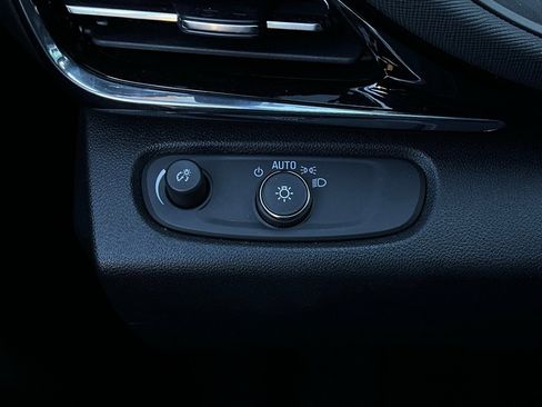 Used 2025 Buick Envista Sport Touring image 20