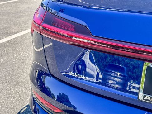 Used 2022 Audi e-tron Premium w/ Convenience Plus Package AWD/4WD image 11