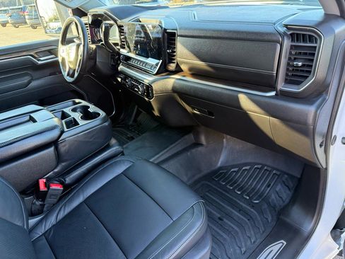 Used 2025 Chevrolet Silverado 2500 LT w/ Convenience Package image 18