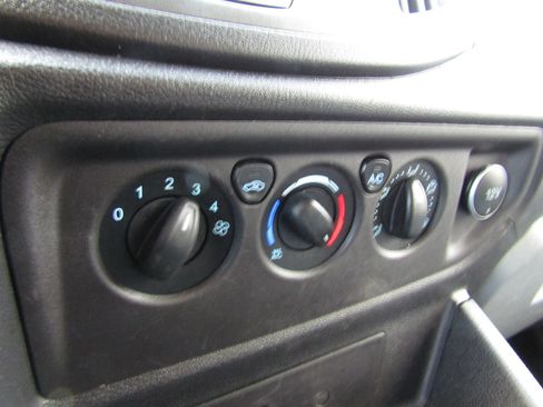 Used 2018 Ford Transit 150 XL image 21