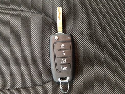 Used 2025 Hyundai Elantra SE FWD image 32