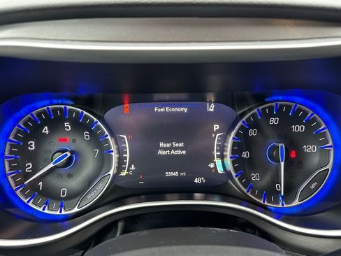 Used 2024 Chrysler Pacifica Touring-L image 33