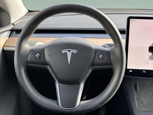 Used 2024 Tesla Model Y Long Range image 9