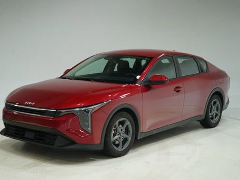 Used 2025 Kia K4 LXS image 3