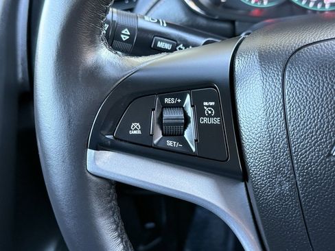 Used 2021 Chevrolet Trax LT w/ LT Convenience Package image 28