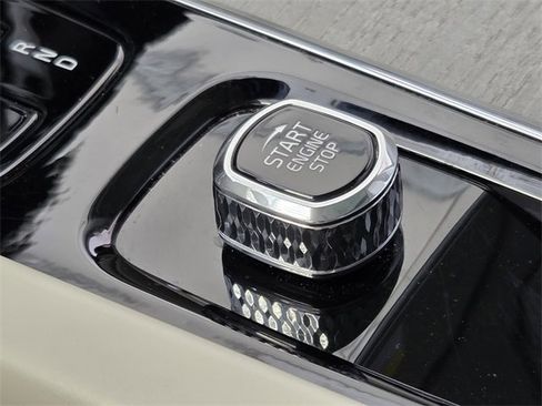 Certified 2024 Volvo XC60 B5 Plus w/ Protection Package Premier image 35