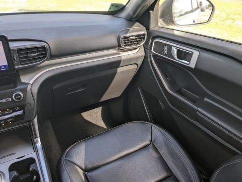 Used 2020 Ford Explorer XLT w/ Equipment Group 202A image 14