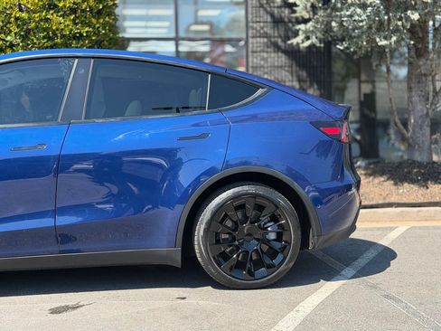 Used 2021 Tesla Model Y Long Range image 12
