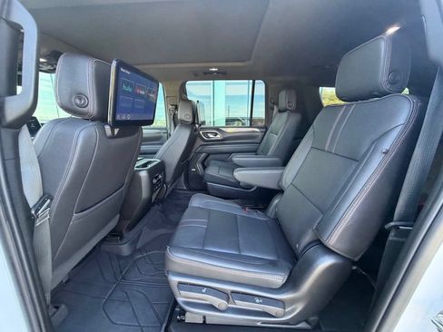 Used 2023 Chevrolet Suburban RST w/ Luxury Package AWD/4WD image 14