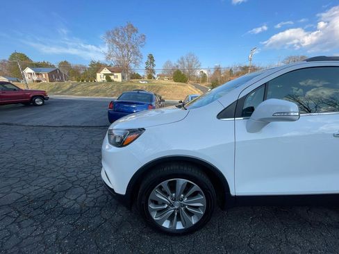 Used 2019 Buick Encore Preferred image 2