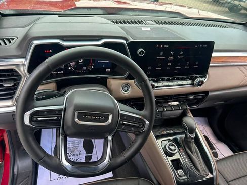 Used 2024 GMC Canyon Denali AWD/4WD image 13