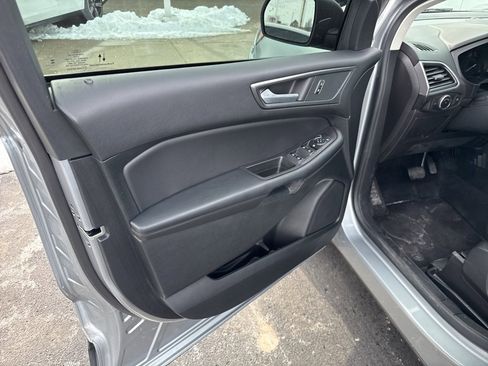Used 2024 Ford Edge SE image 9