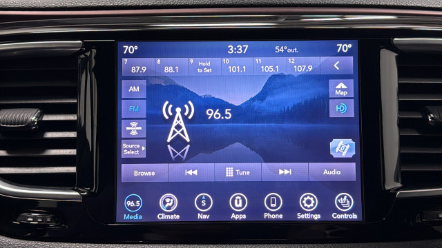 Used 2020 Chrysler Pacifica Limited FWD image 32