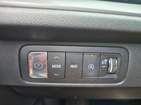 Used 2025 Chevrolet Traverse LT AWD/4WD image 24