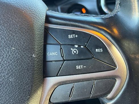 Used 2019 Jeep Grand Cherokee Limited image 19