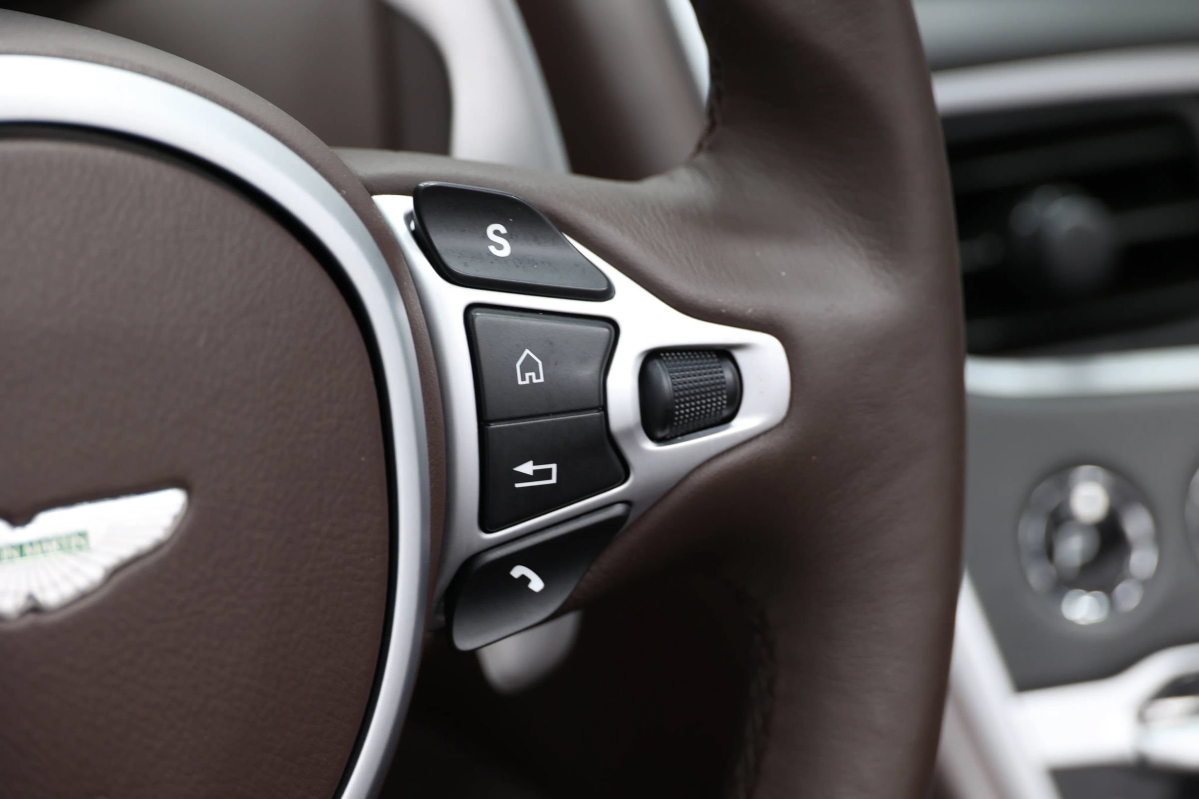 Used 2019 Aston Martin DB11 Volante RWD image 29