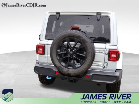 Used 2023 Jeep Wrangler Unlimited Sahara w/ Cold Weather Group AWD/4WD image 14