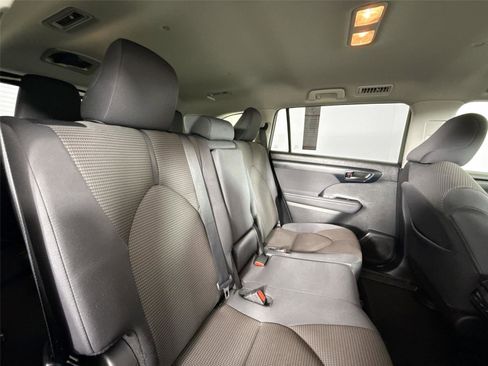 Certified 2024 Toyota Highlander LE AWD/4WD image 38