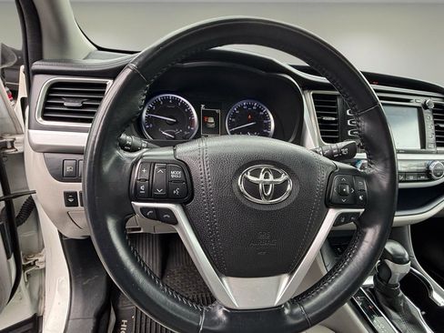 Used 2018 Toyota Highlander XLE AWD/4WD image 12