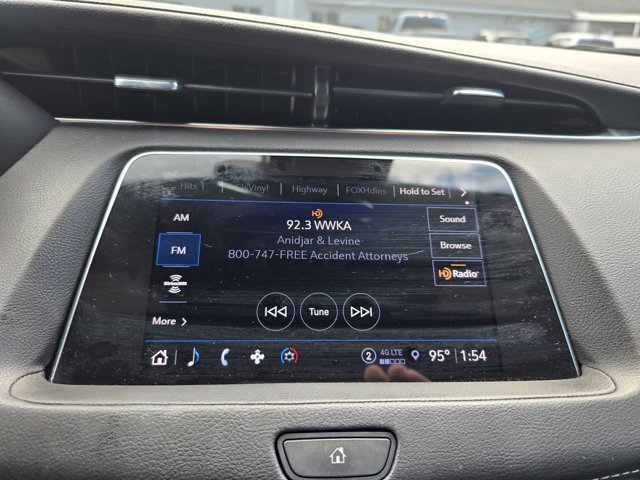 Used 2022 Cadillac XT4 Luxury w/ Cold Weather Package FWD image 5