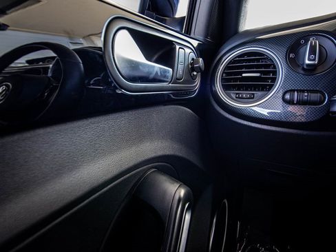 Used 2014 Volkswagen Beetle R-Line image 29