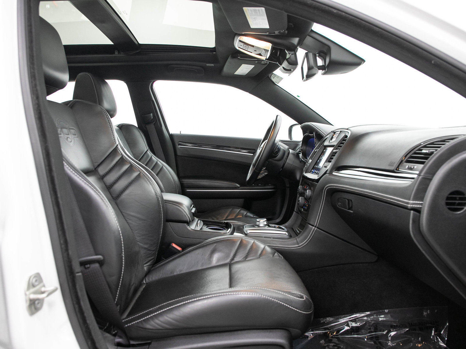 Used 2023 Chrysler 300 C RWD image 11