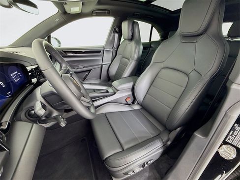 New 2025 Porsche Macan 4S Electric image 5