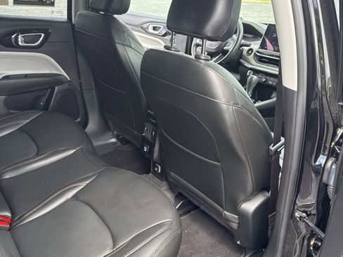 Used 2022 Jeep Compass Limited image 30