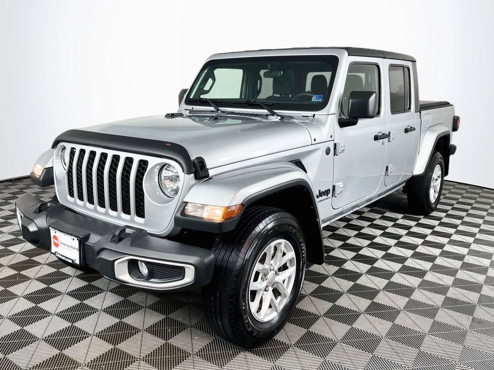Used 2023 Jeep Gladiator Sport AWD/4WD image 3
