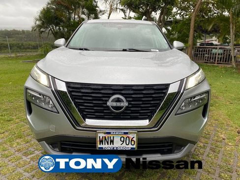 Used 2022 Nissan Rogue SV image 2