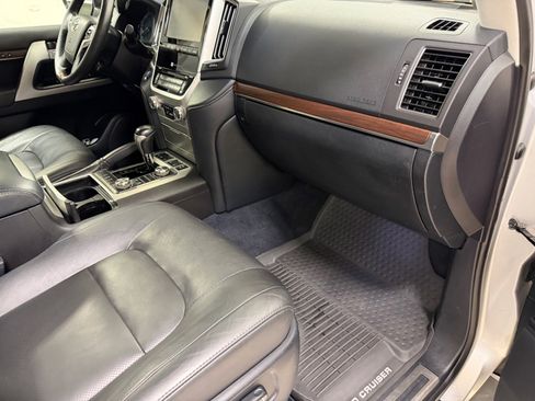 Used 2016 Toyota Land Cruiser image 22