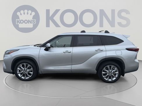 Used 2024 Toyota Highlander Limited AWD/4WD image 2