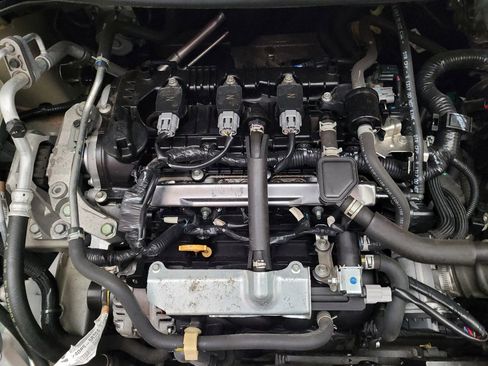 Used 2021 Nissan Versa SV FWD image 30