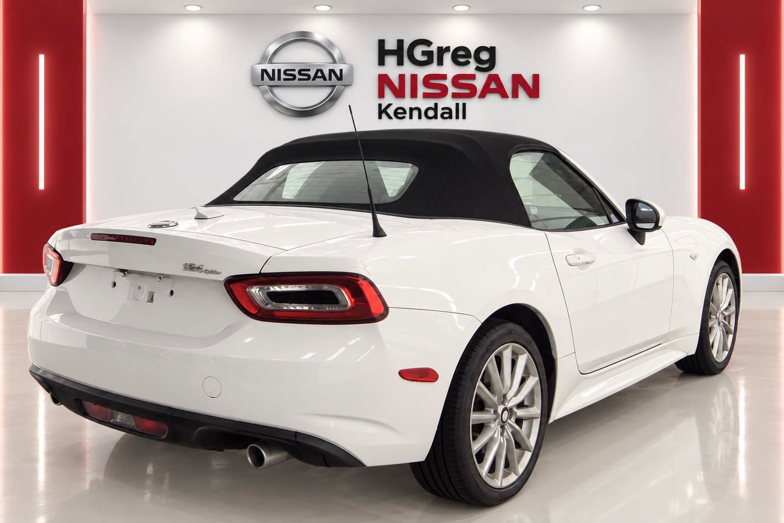 Used 2018 FIAT 124 Spider Lusso RWD image 4